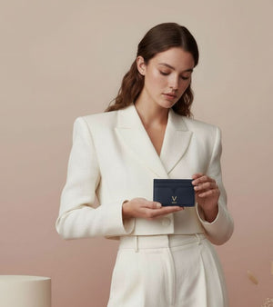 Elia Vegan Bio-Based Bamboo leather card holder in black