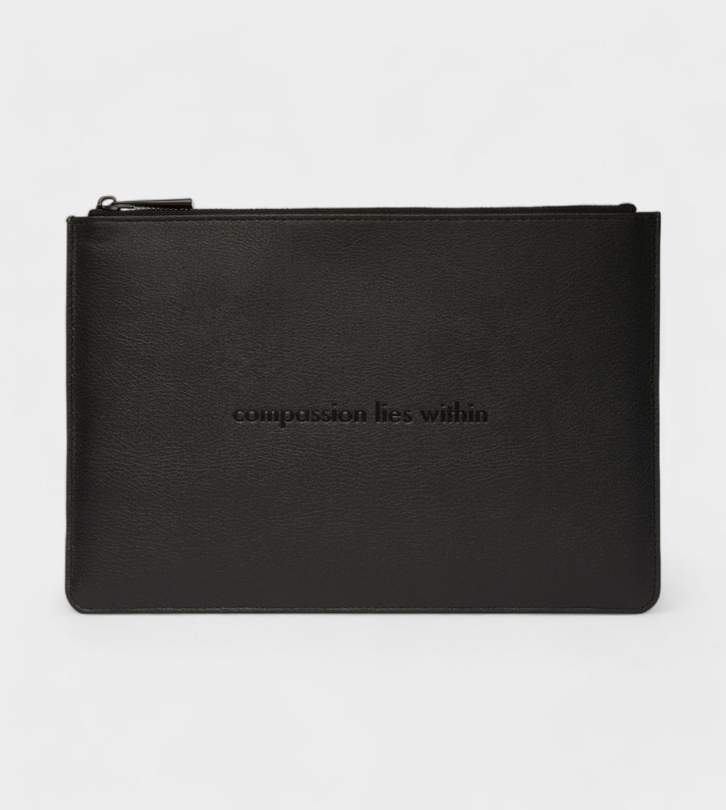 AppleSkin All Black Pouch | Classic Essentials