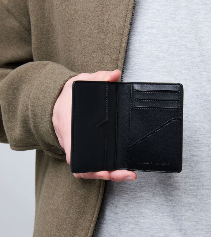 Wilf Vegan Bio-Based Bamboo Bifold Wallet in Black