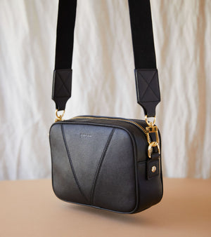 AppleSkin Dual Look Crossbody